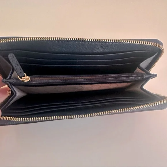 Michael Kors wallet - Picture 3 of 3